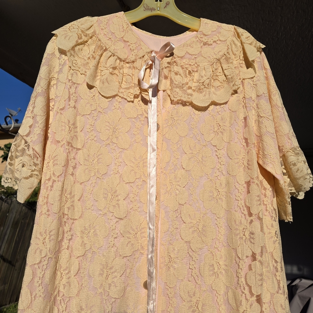 Vintage 50s-60s Lace Overlay Dressing Gown Robe M Housecoat Pink Peach - Picture 2 of 9